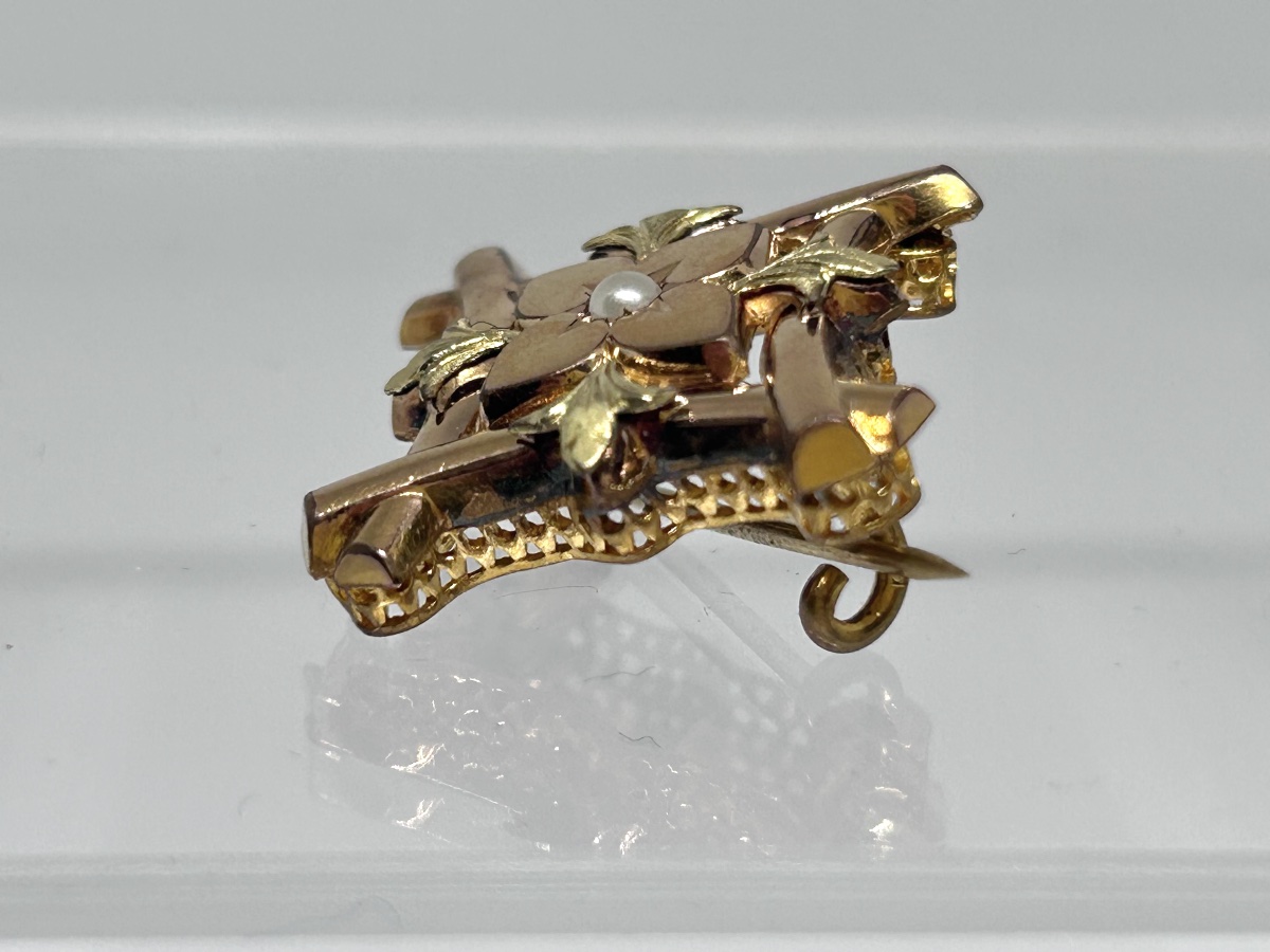 Lot de 2 broches art nouveau en métal doré sertie d’une perle -photo-3
