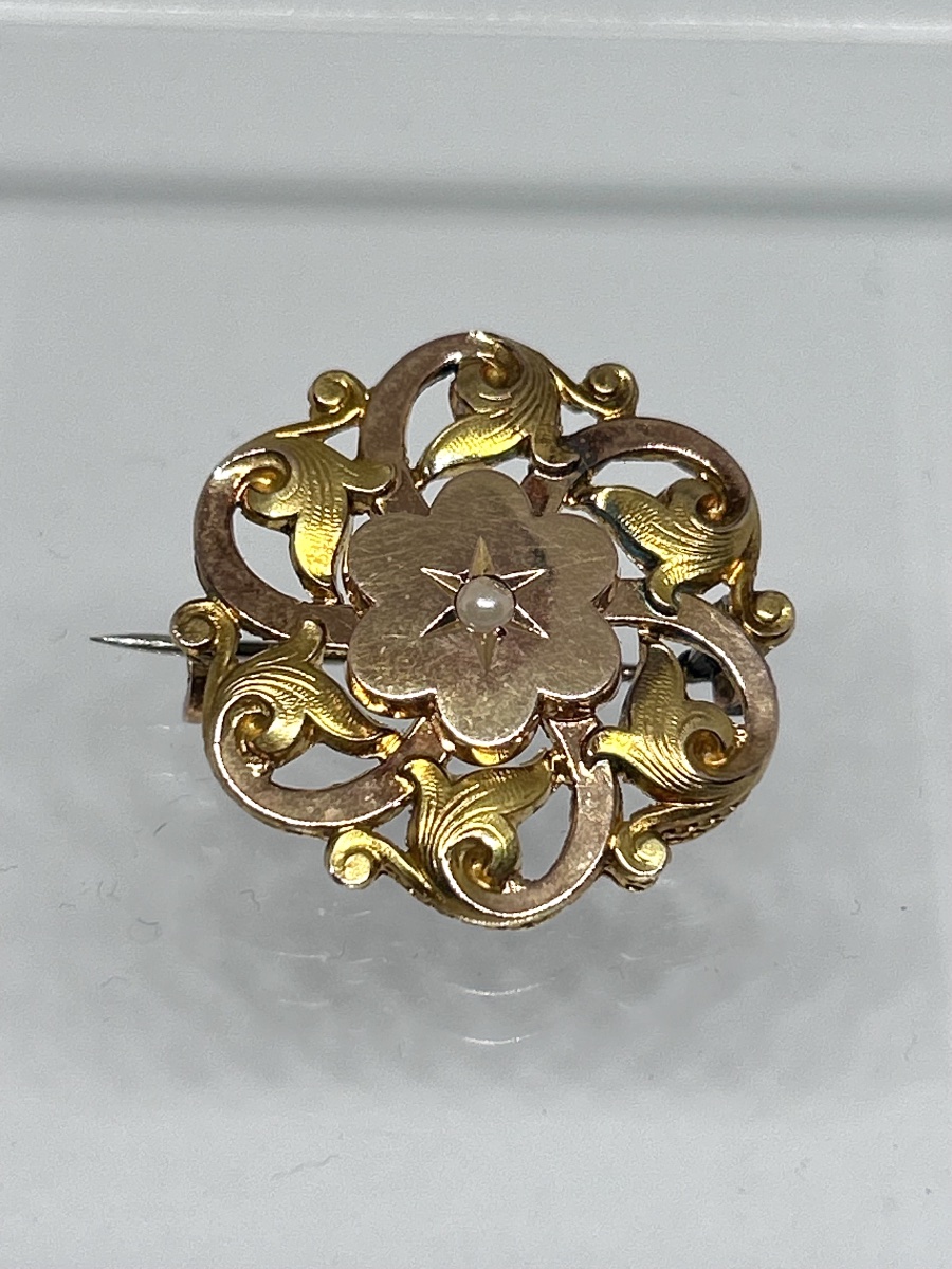 Lot de 2 broches art nouveau en métal doré sertie d’une perle -photo-1