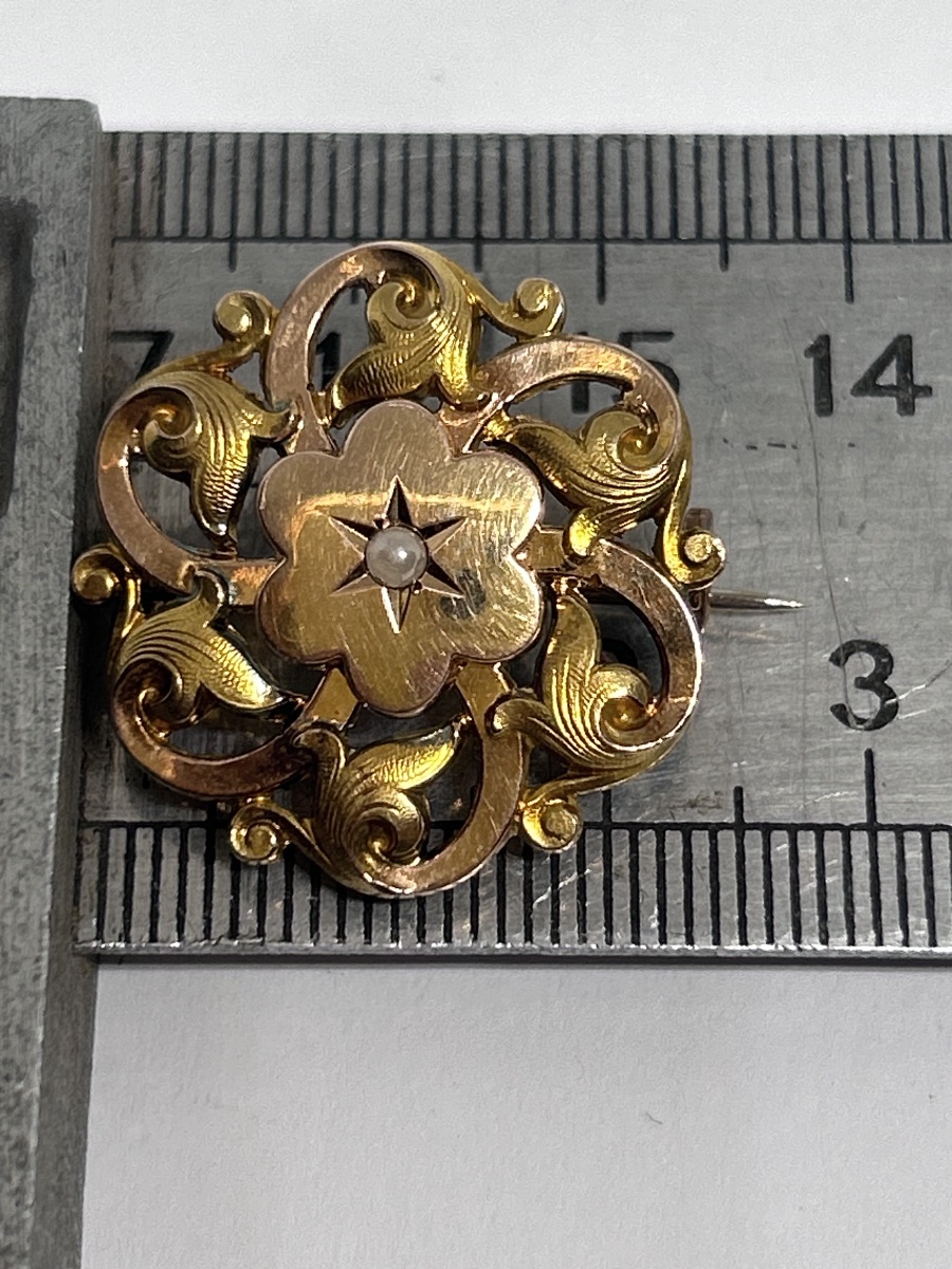 Lot de 2 broches art nouveau en métal doré sertie d’une perle -photo-4