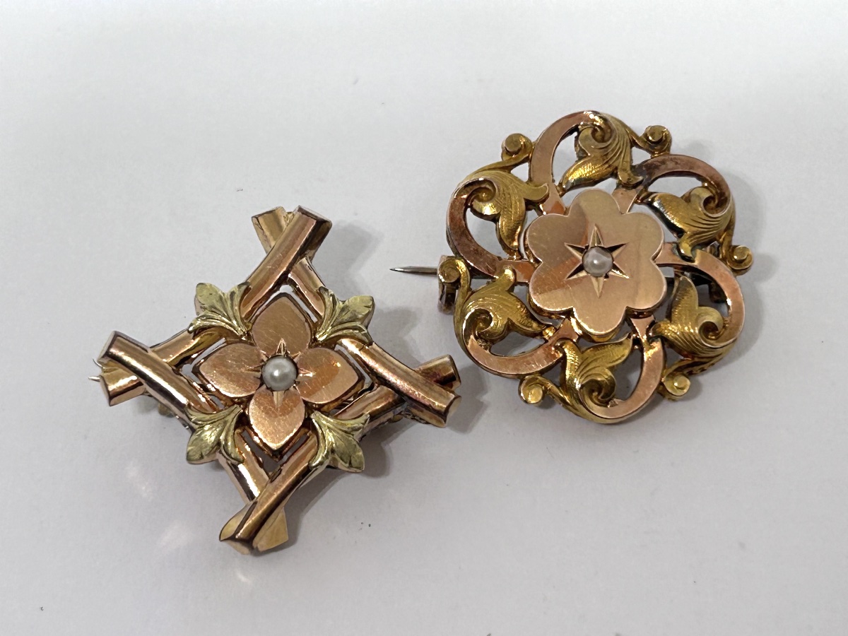 Lot de 2 broches art nouveau en métal doré sertie d’une perle -photo-6