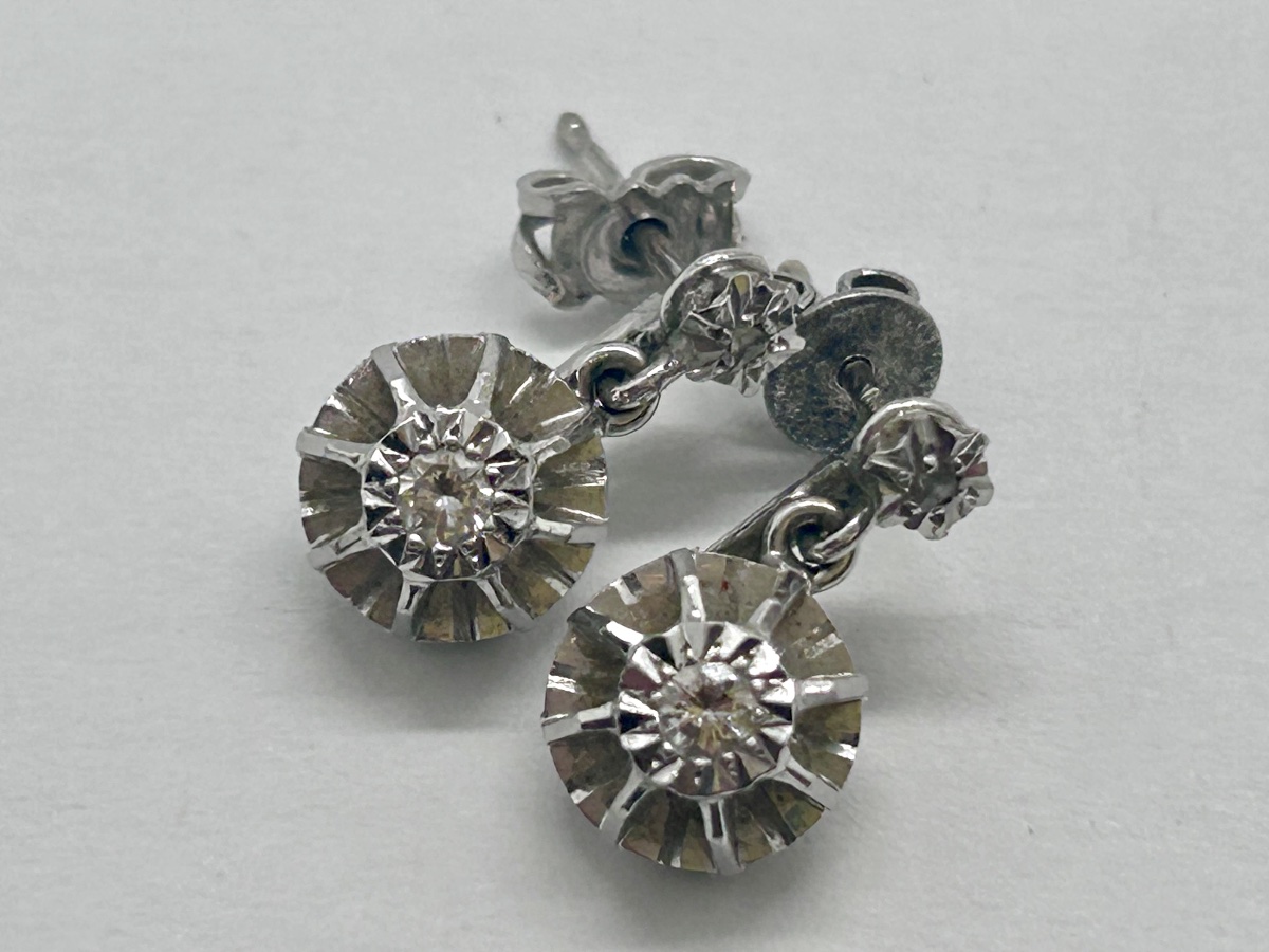 Boucles d’oreille dormeuses art déco en or blanc 18 carats serties de diamants -photo-2
