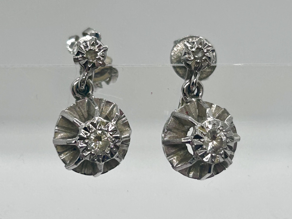 Boucles d’oreille dormeuses art déco en or blanc 18 carats serties de diamants -photo-3