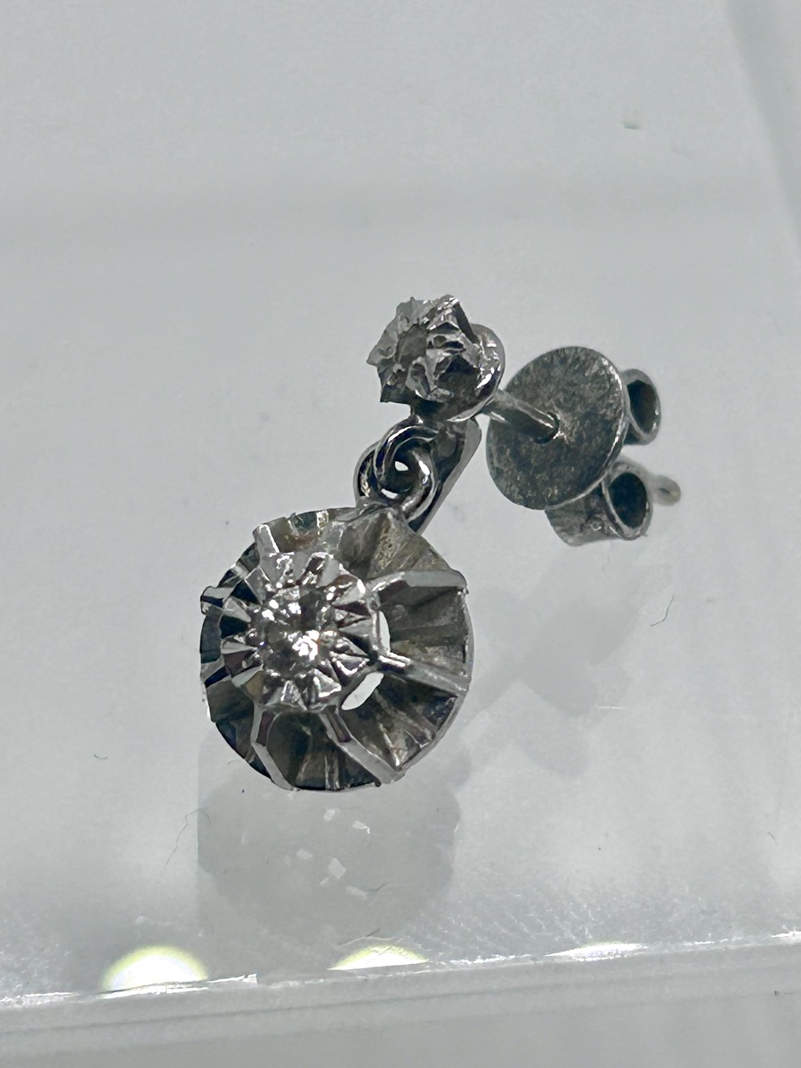 Boucles d’oreille dormeuses art déco en or blanc 18 carats serties de diamants -photo-1