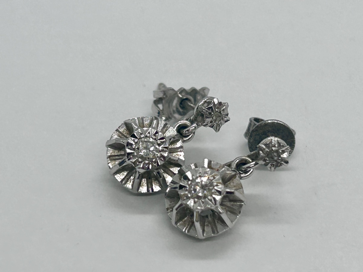 Boucles d’oreille dormeuses art déco en or blanc 18 carats serties de diamants -photo-8