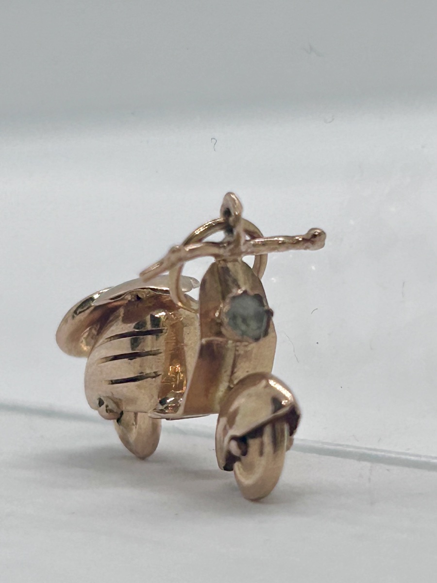 Pendentif Vespa en or 18 carats et diamant synthétique -photo-6