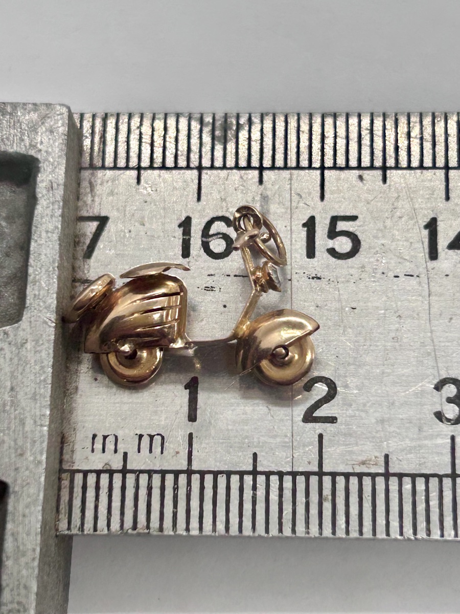 Pendentif Vespa en or 18 carats et diamant synthétique -photo-7