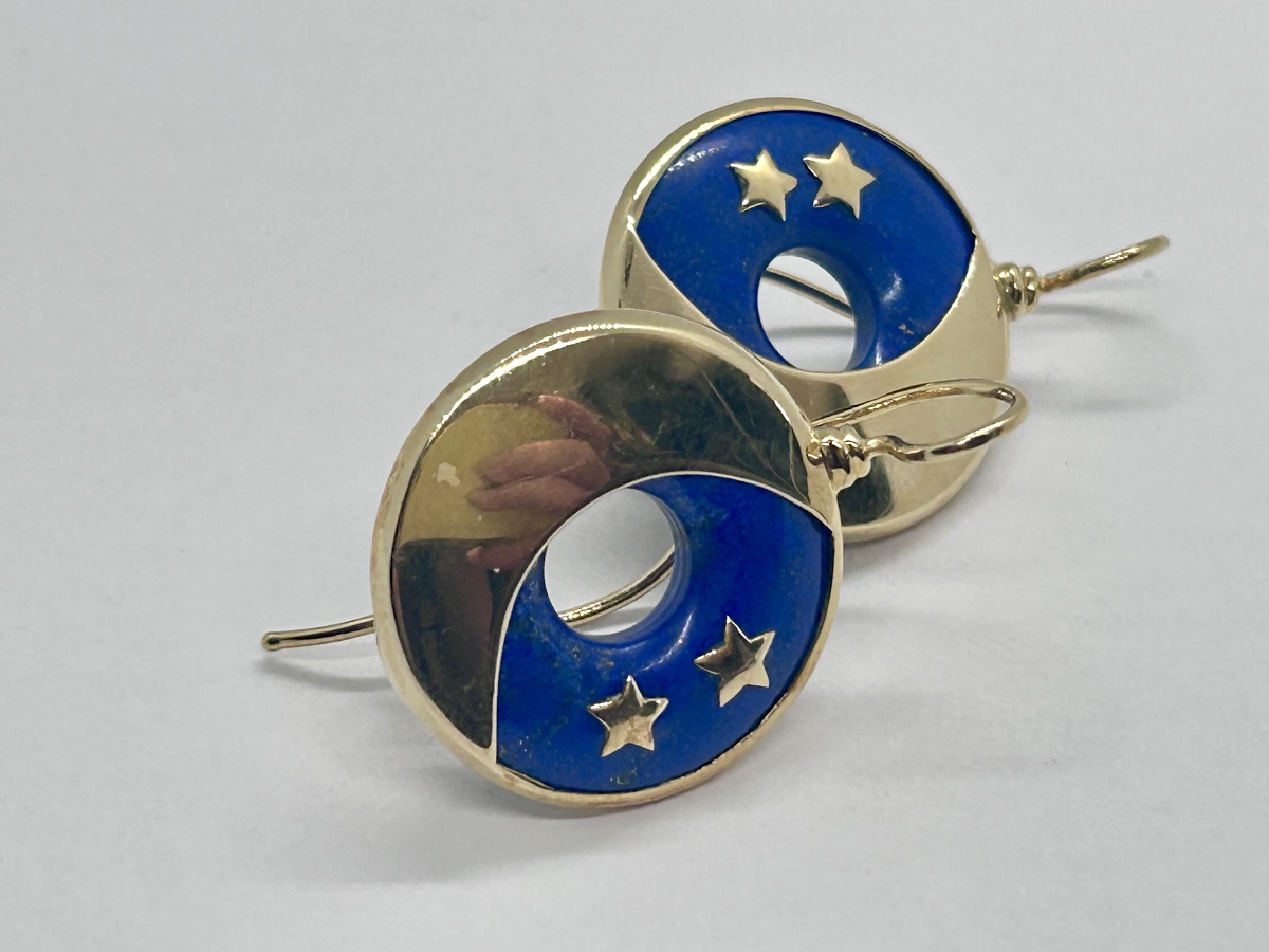 Boucles d’oreille en or 18 carats et lapis lazuli motif étoilé