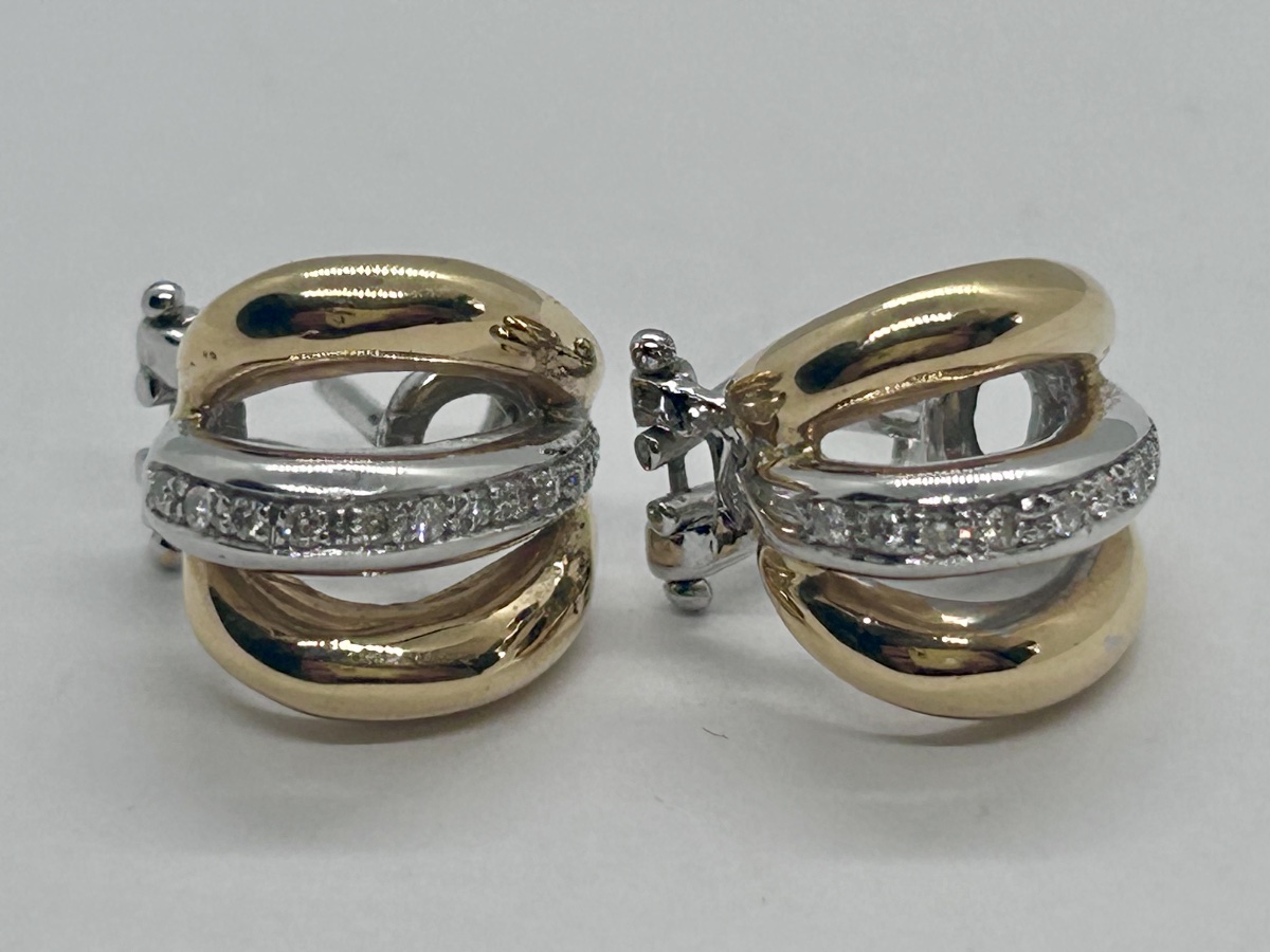 Boucles d’oreilles en ors 18 carats pavées de diamants 