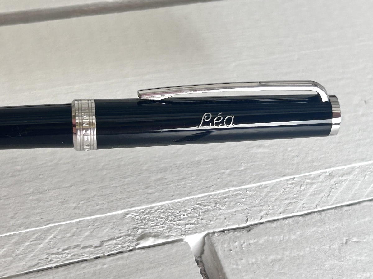 Montblanc stylo bille gravé de collection Pix en résine noire -photo-3