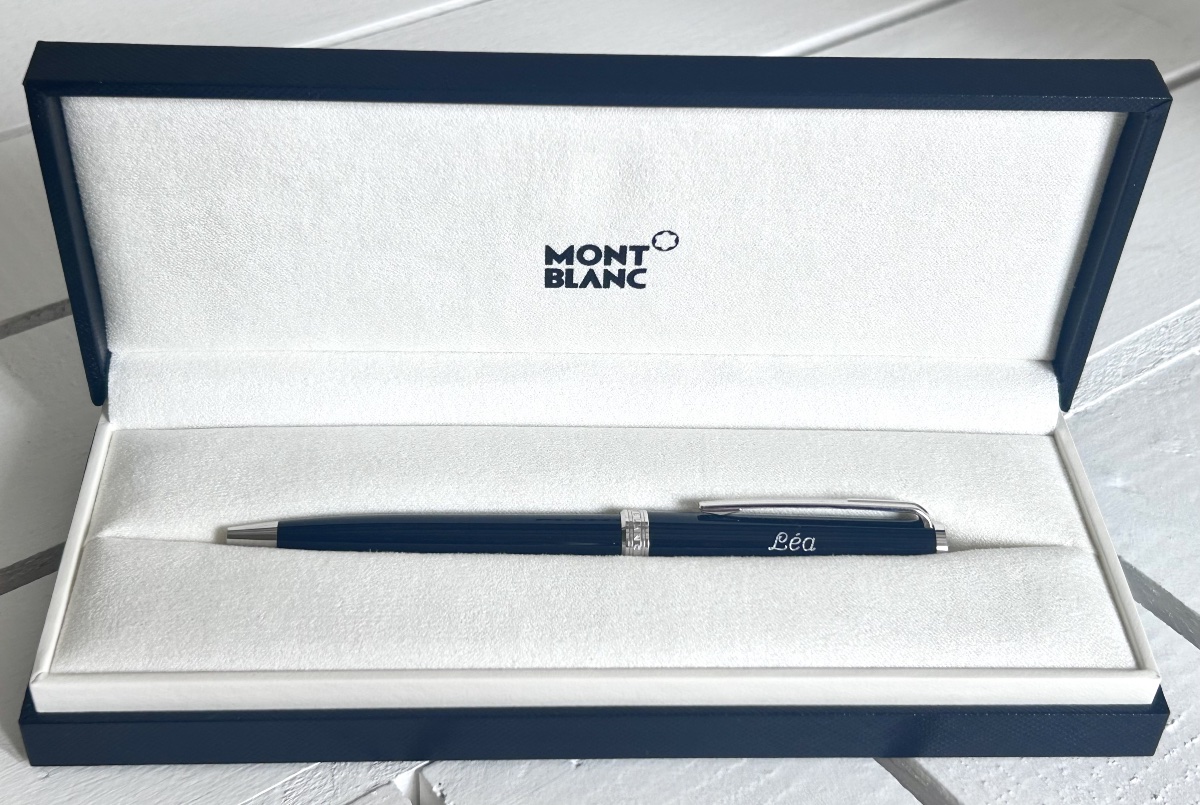 Montblanc stylo bille gravé de collection Pix en résine noire 