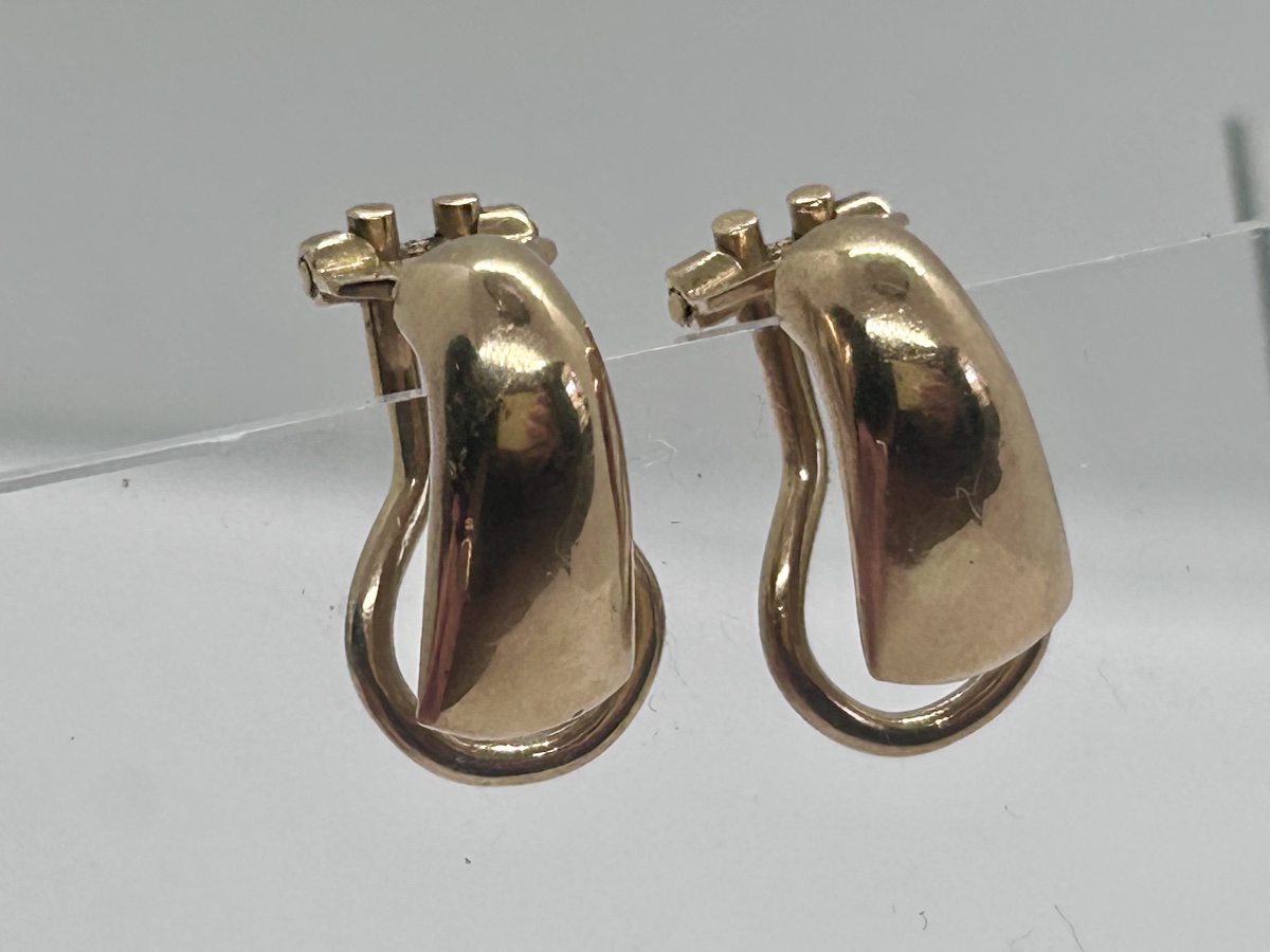 18-karat Gold Clip-on Earrings In A Half-hoop Style
