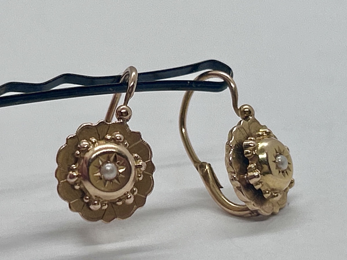Boucles d’oreilles dormeuses en or 18 carats et perle fine-photo-2