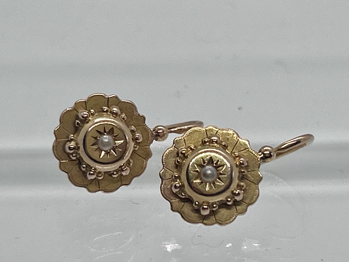 Boucles d’oreilles dormeuses en or 18 carats et perle fine-photo-4