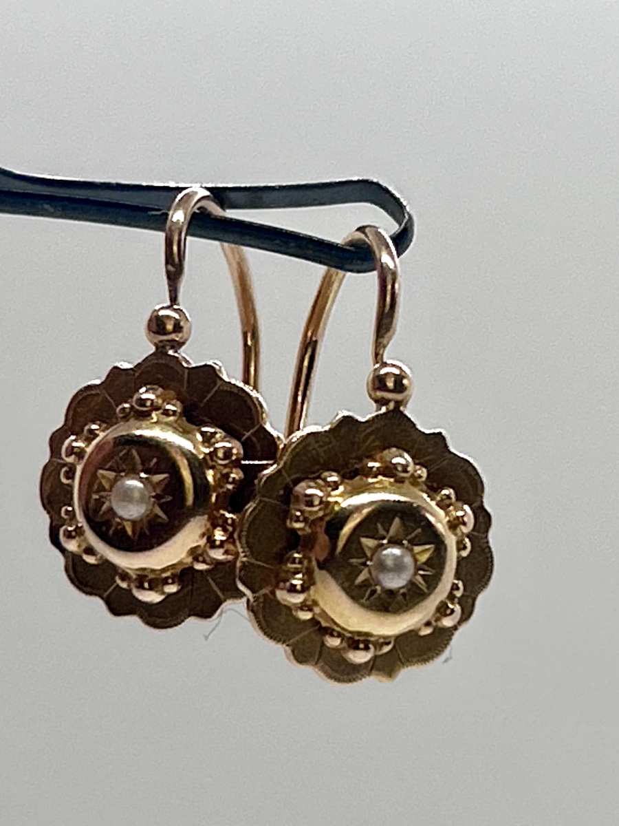 Boucles d’oreilles dormeuses en or 18 carats et perle fine-photo-1