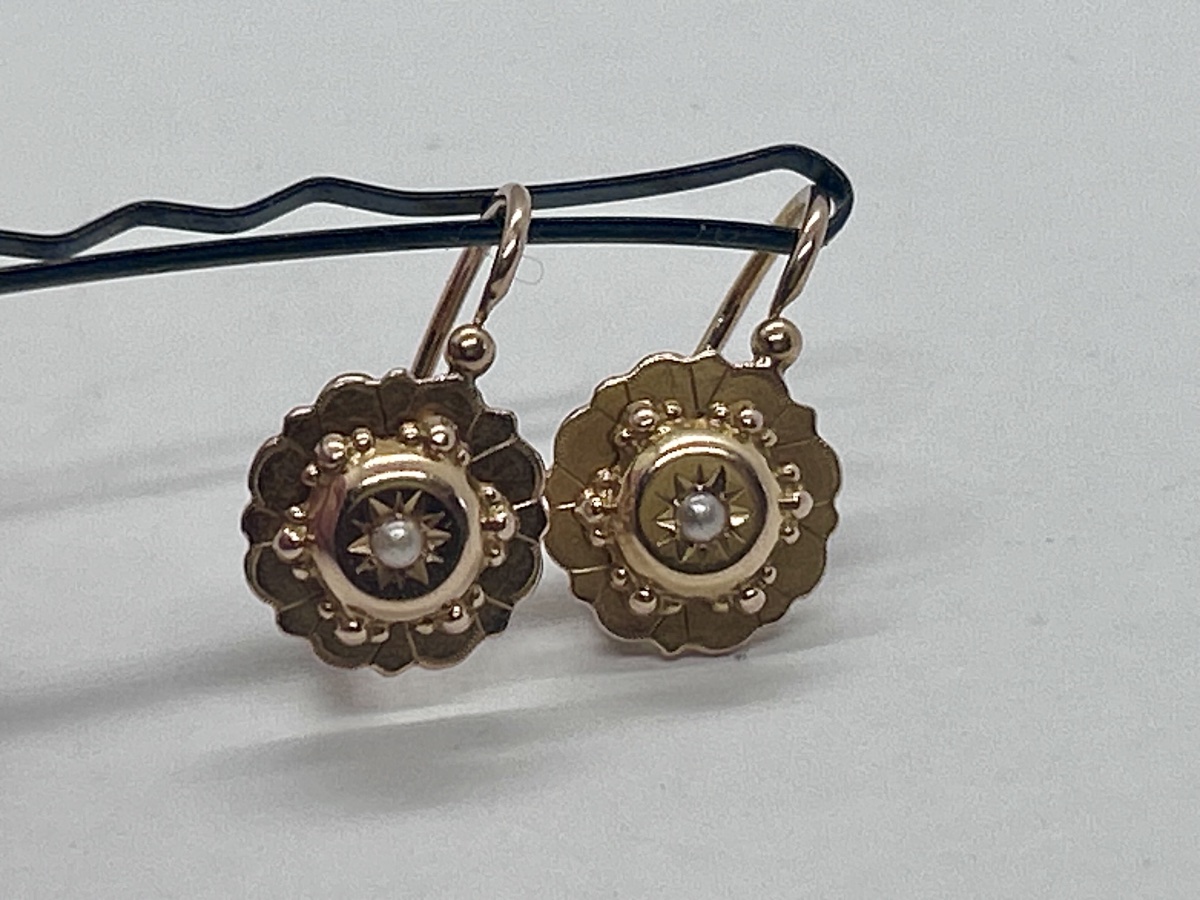 Boucles d’oreilles dormeuses en or 18 carats et perle fine-photo-2