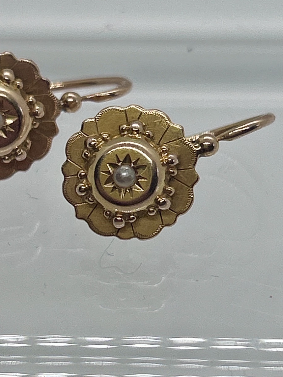 Boucles d’oreilles dormeuses en or 18 carats et perle fine-photo-3