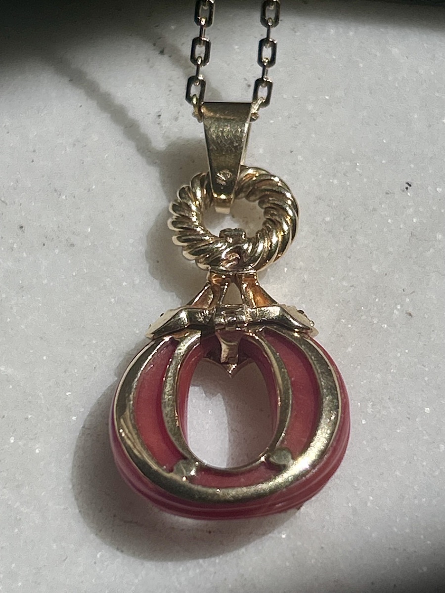 18-karat Gold Pendant With Diamond Pavé Setting And A Coral Ring-photo-2