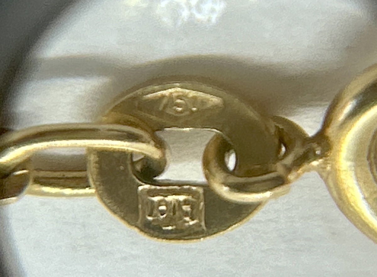 18-karat Gold Pendant With Diamond Pavé Setting And A Coral Ring-photo-4