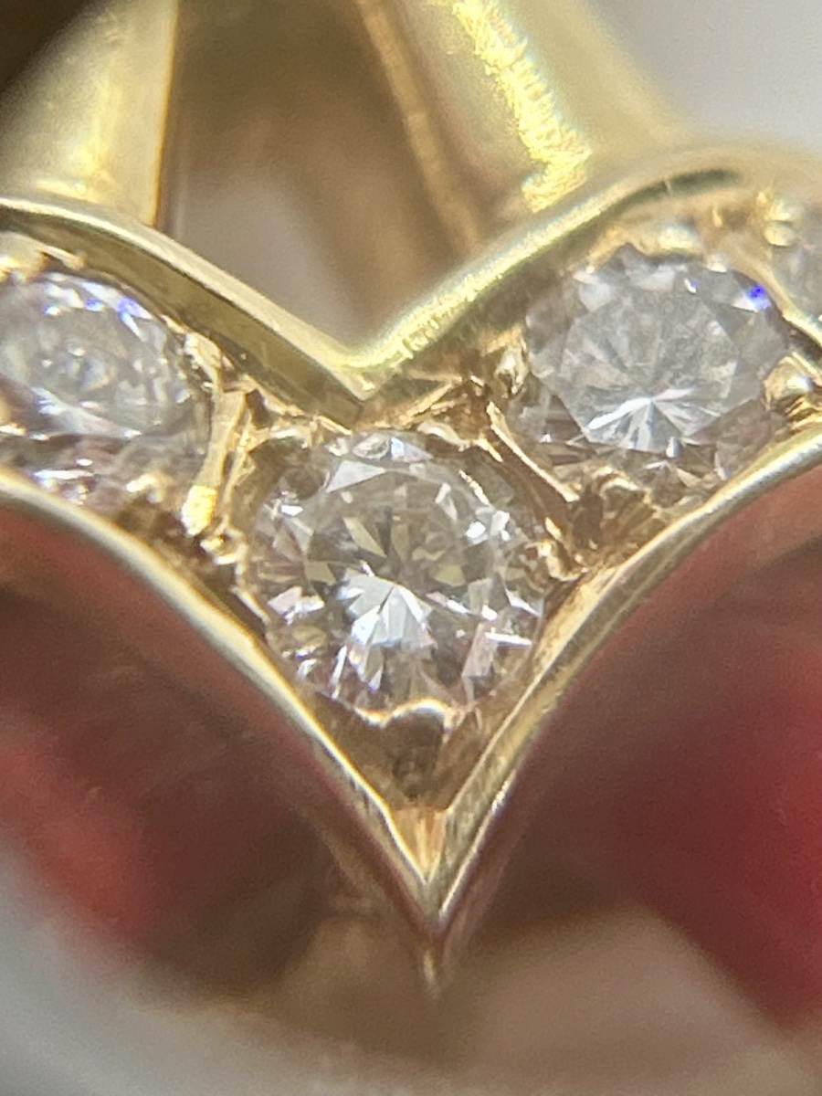 18-karat Gold Pendant With Diamond Pavé Setting And A Coral Ring-photo-6