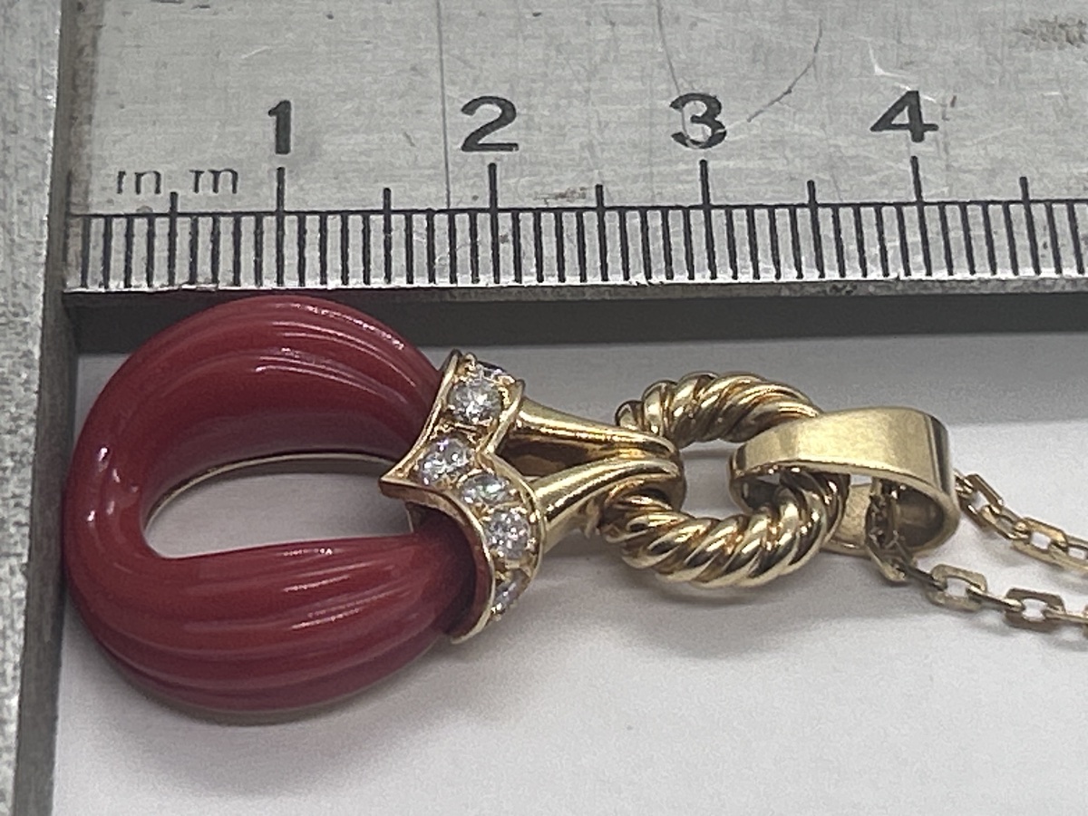18-karat Gold Pendant With Diamond Pavé Setting And A Coral Ring-photo-7