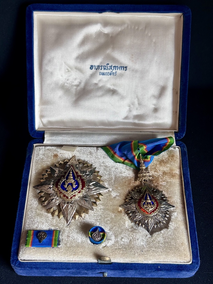 Coffret d’insignes de l’ordre de la couronne de Thaïlande-photo-2