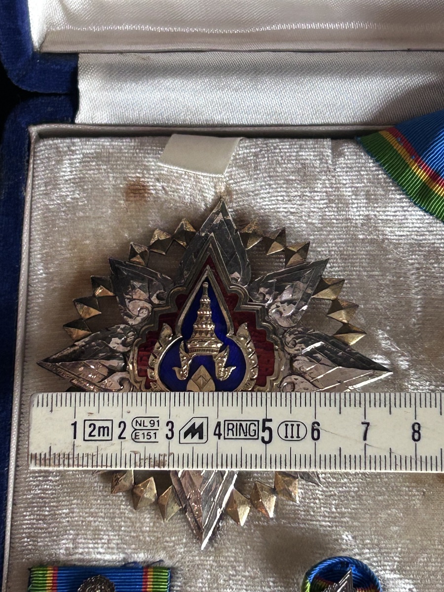 Coffret d’insignes de l’ordre de la couronne de Thaïlande-photo-6