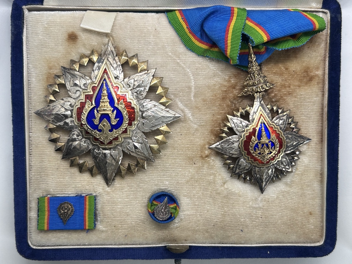 Coffret d’insignes de l’ordre de la couronne de Thaïlande
