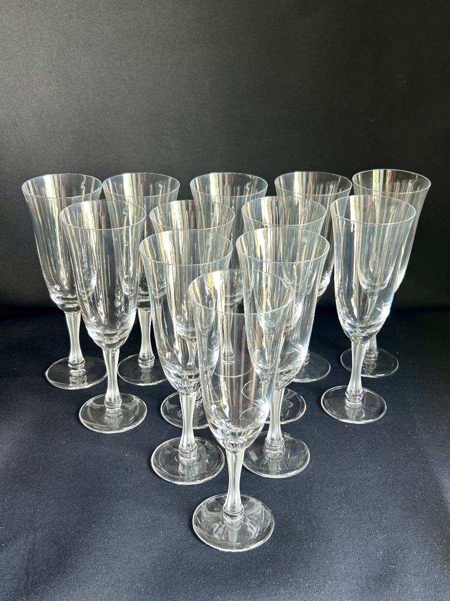 Lalique, 12 flûtes à Champagne en cristal -photo-2