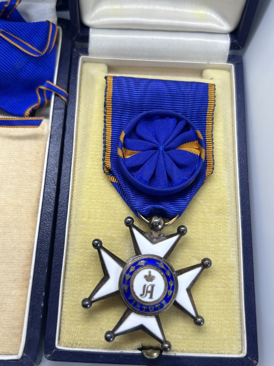Lot de 3 décorations de l’ordre du mérite d’Adolphe de Nassau, grand Duché de Luxembourg -photo-1