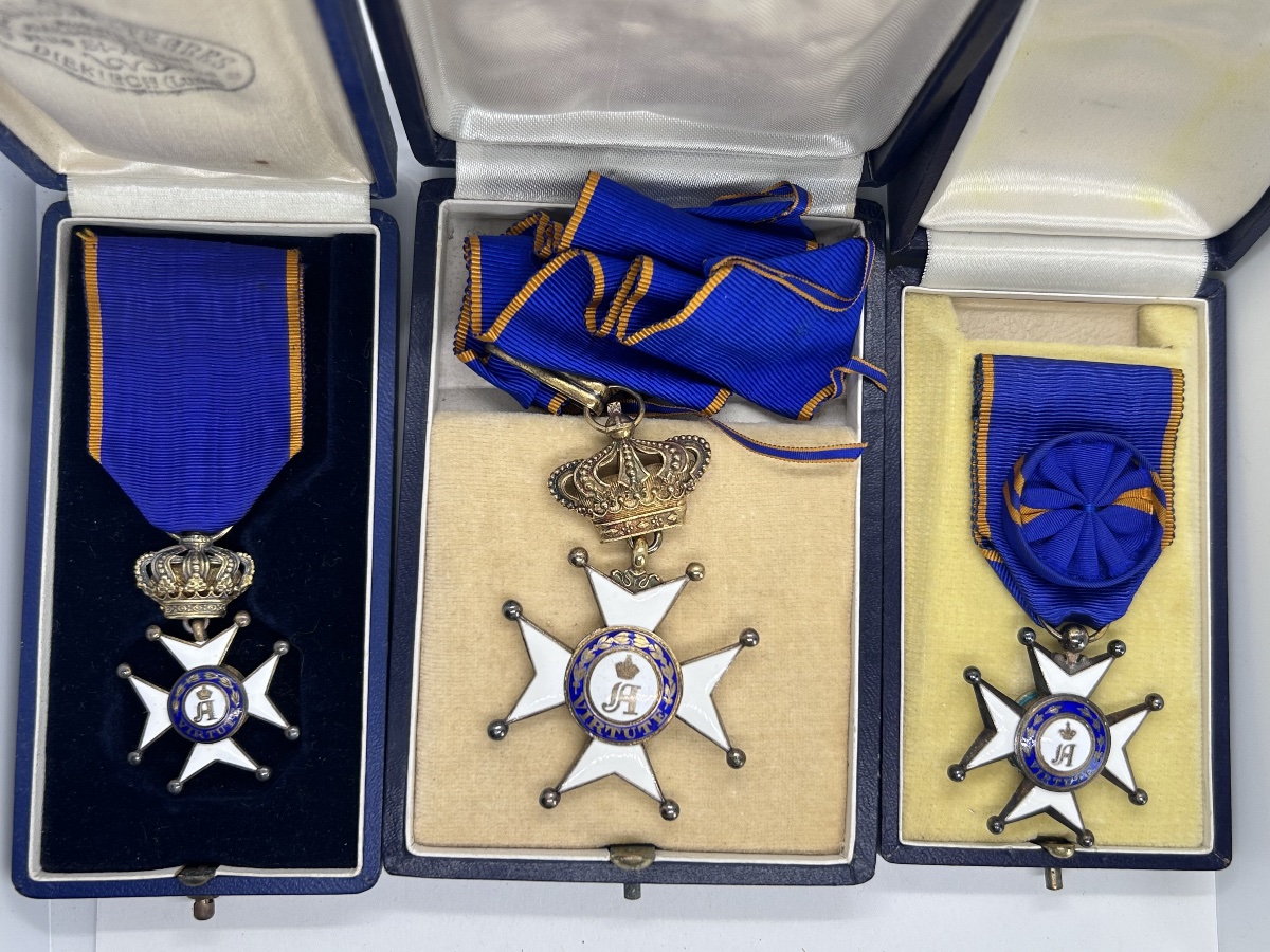 Lot de 3 décorations de l’ordre du mérite d’Adolphe de Nassau, grand Duché de Luxembourg 