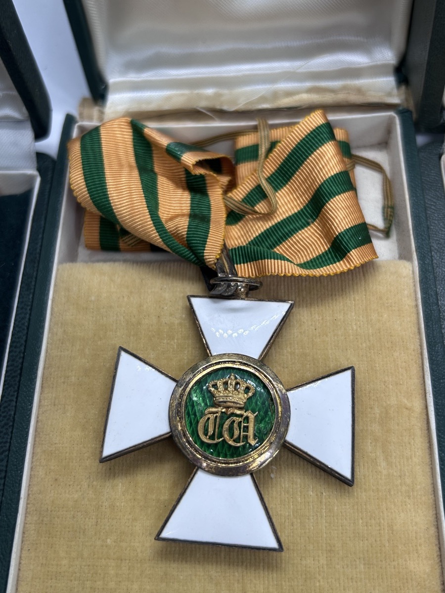 Set Of 3 Decorations Of The Order Of The Oak Crown, Luxembourg -photo-4