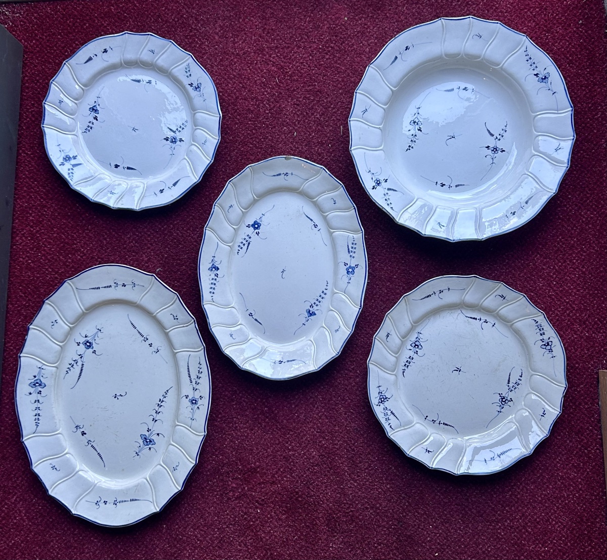 V & B Luxembourg, Set Of 5 18th-century Trays And Plates 