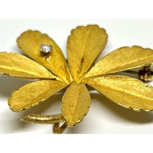 Chestnut Leaf Brooch In Gold And Shiny