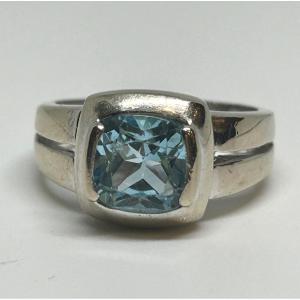 White Gold And Topaz Ring