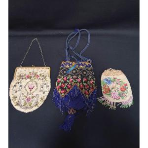 Lot de trois sacs vintage Art Deco ornés de perles colorées 