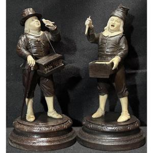 Paire de sculptures allemandes en noyer et ivoire d’après Simon Troger, 19e siècle 