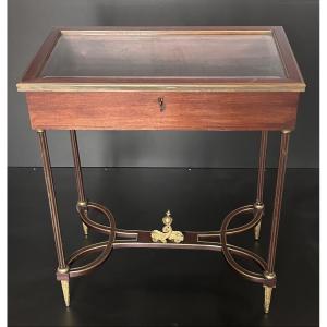 Henry Dasson, vitrine de salon en acajou style Napoléon III