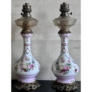 Paire de lampe à pétrole en porcelaine de Paris XIXe siècle 