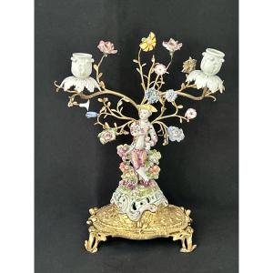 Candélabre en bronze doré avec figurine et fleurs en porcelaine XIXe siècle 