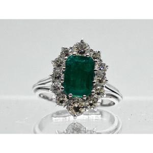 Ring In 18-carat White Gold Set With Brilliants And Emerald