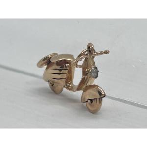 Pendentif Vespa en or 18 carats et diamant synthétique