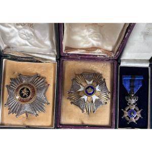 Lot de 3 décorations belges, de l’Ordre de Léopold II et Ordre de la Couronne