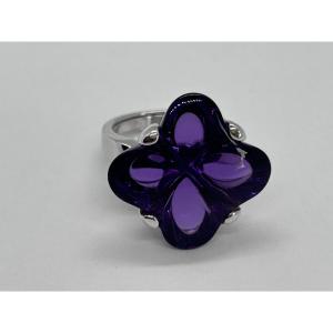 Baccarat, bague en cristal coloré et or blanc 18 carats