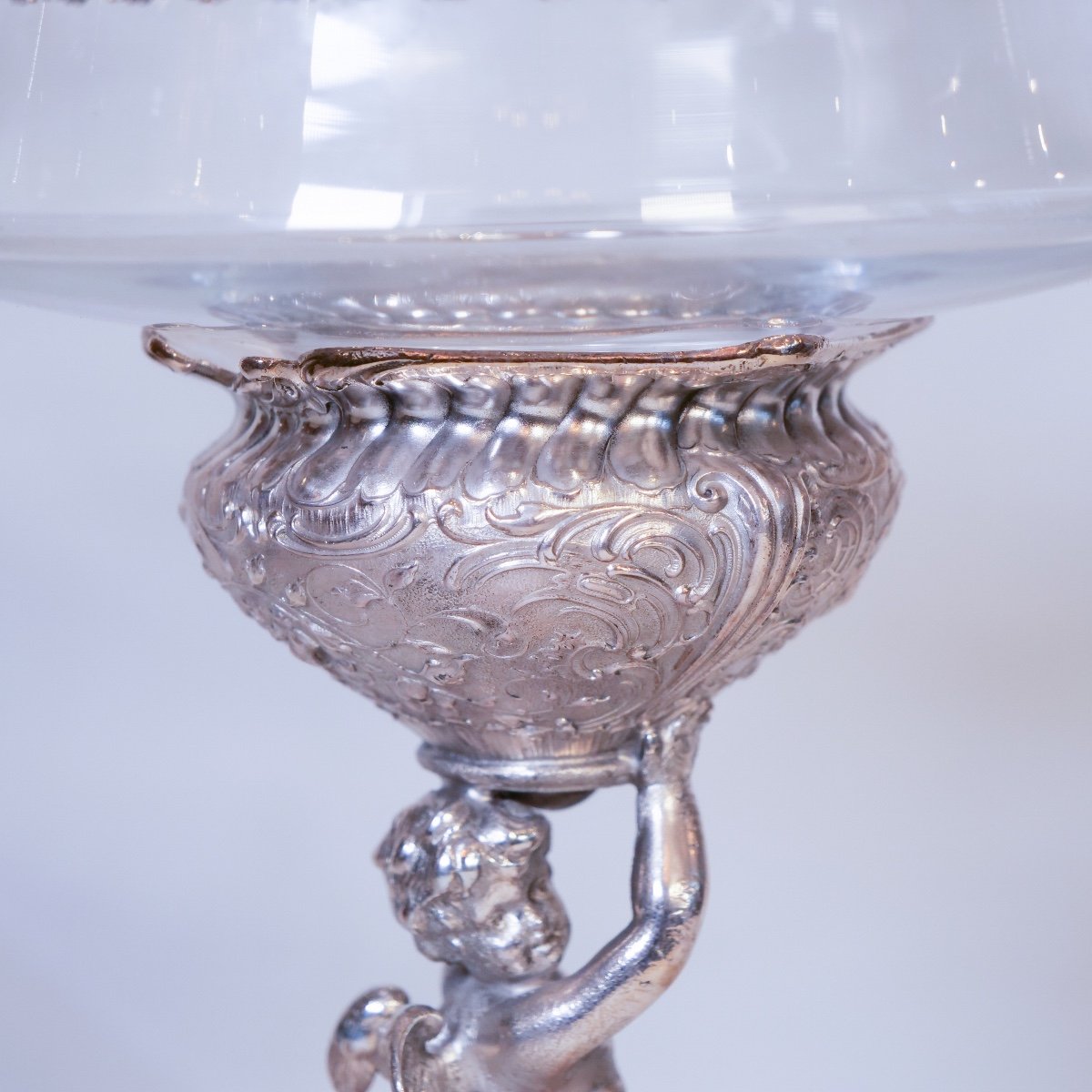 Centre De Table En Métal Argenté Et Cristal Avec Ange Chérubin Porteur -photo-2