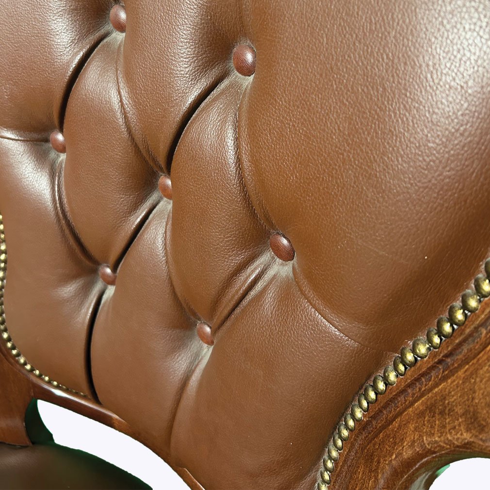 Paire de fauteuils cabriolets Louis XV en bois sculpté et cuir-photo-3