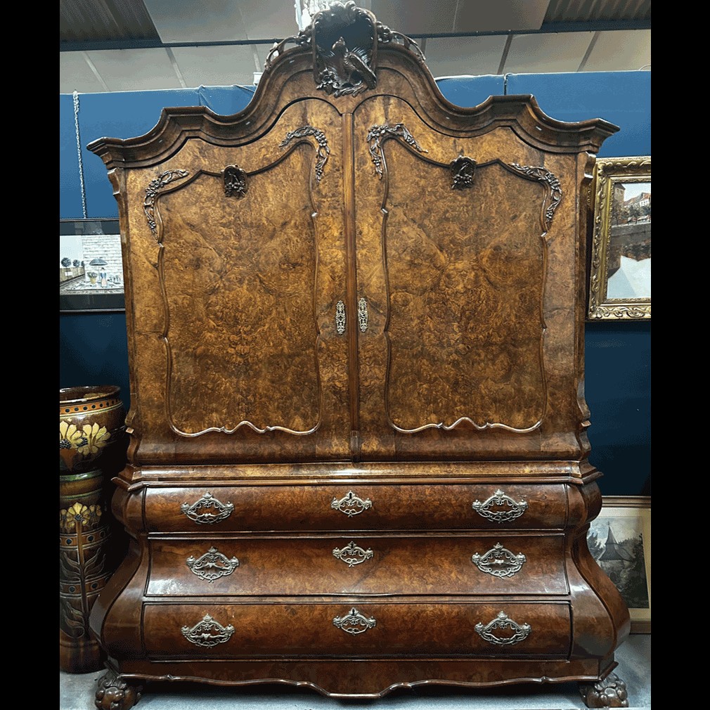 Dutch Cabinet Circa 1800 In Burr Cedar, 2 Doors And 3 Drawers