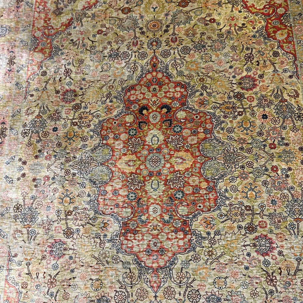 Hereke Carpet In Silk On Silk Signed | Special Design Sultani |very Finely Knotted-photo-2