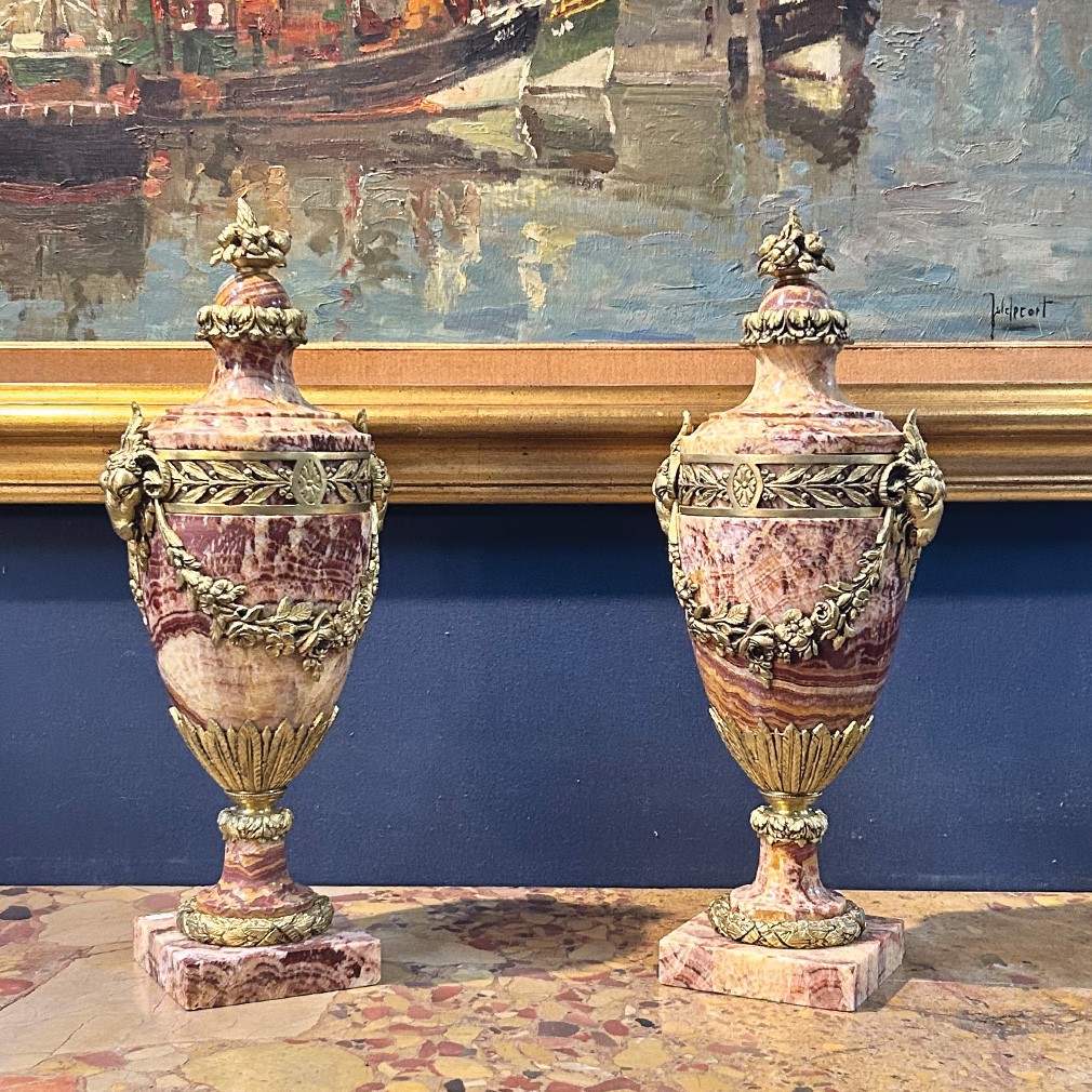 Pair De Cassolettes De Style Louis XVI En Marbre Et Bronze Doré, Début XXe Siècle
