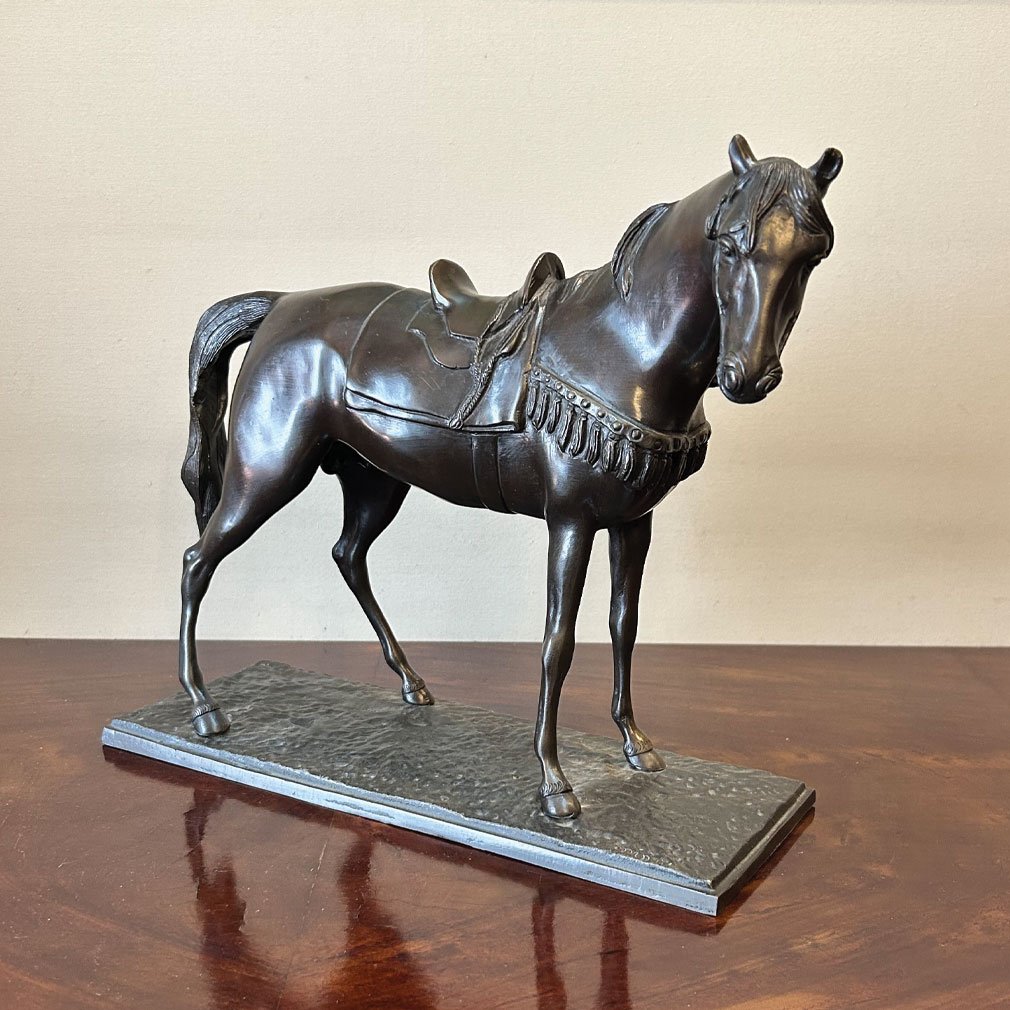 Sculpture Of A Saddled Horse In Patinated Bronze, Early 20th Century-photo-2