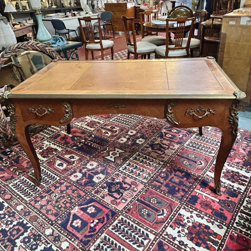 French Louis XV-style Flat Desk With Marquetry And Gilded Bronze-photo-3
